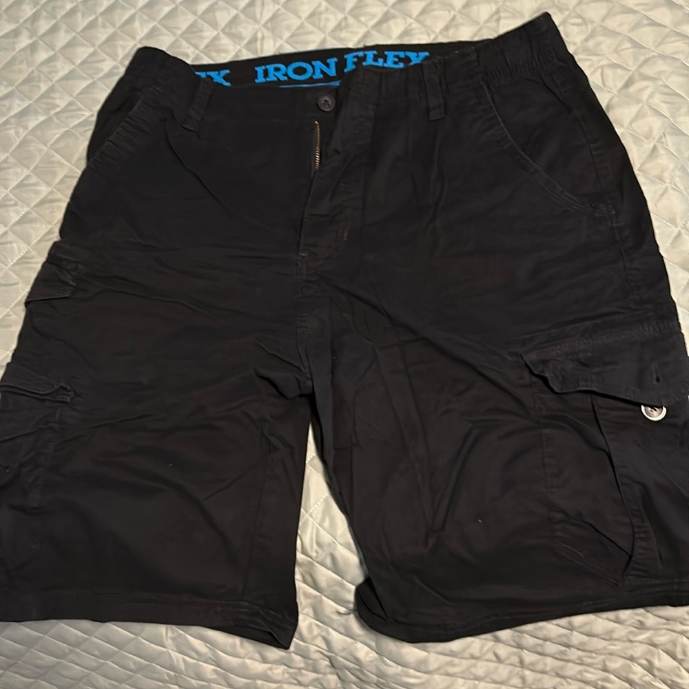Men’s stretchy cargo shorts